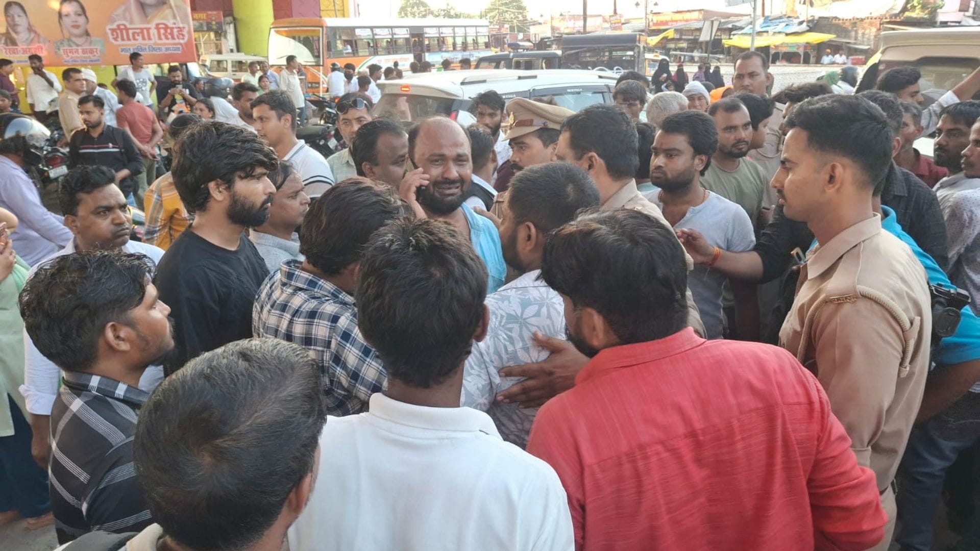 हत्या के बाद रोते बिलखते परिजन