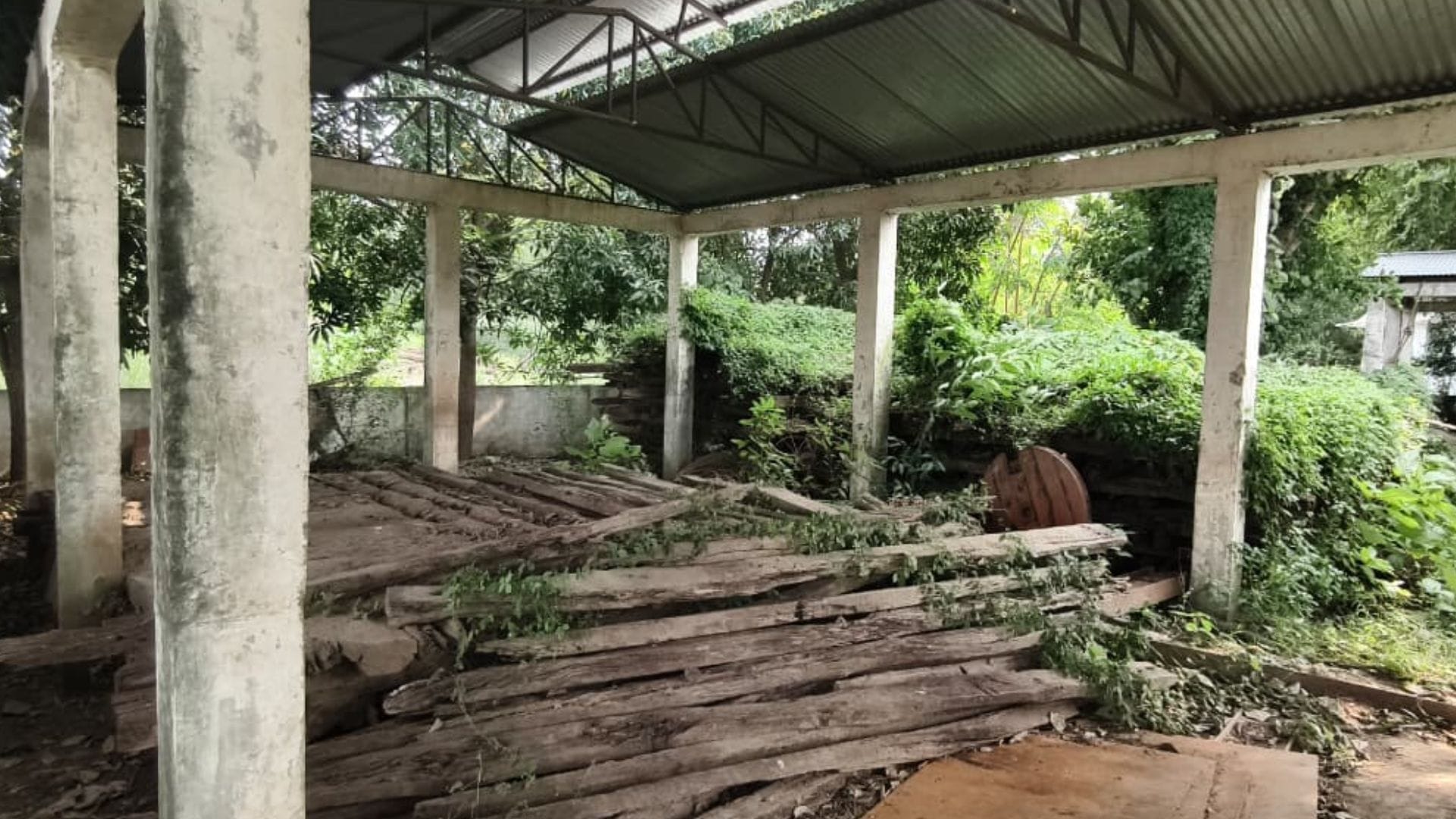 Government buildings falling into disrepair Crematoriums worth 44 lakh rendered useless over 11 years