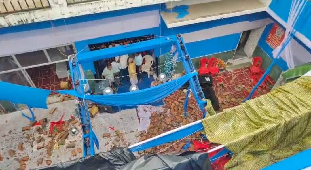 धर्मशाला का छज्जा गिरा।