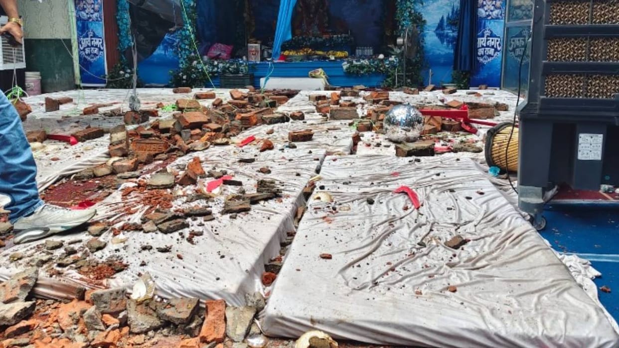 Sitapur: Dharamshala balcony collapses during Ganesh Utsav; one woman dies.