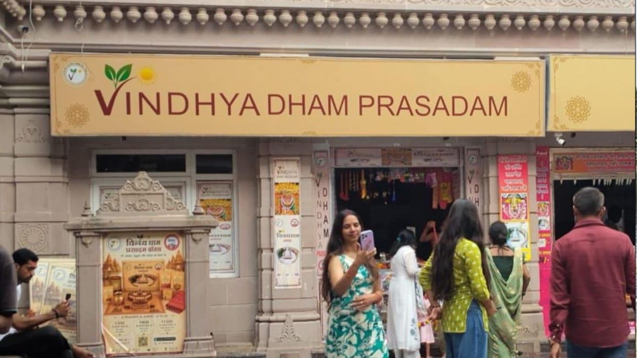 Vindhya Corridor: 'Prasad' shop opens in the shoe stand building; Wi-Fi non-functional since inauguration.