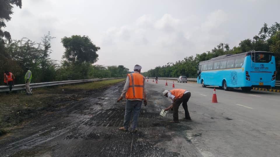 Greater Noida Yamuna Expressway bus fire accident Nine killed many rescued as bus fir