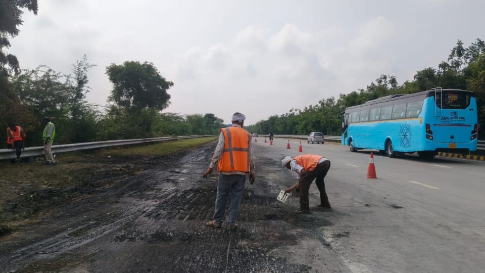 Greater Noida Yamuna Expressway bus fire accident Nine killed many rescued as bus fir