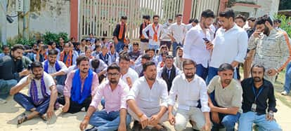 Students End Protest After Written Assurance of Continuing Studies at Same College for Two Years
