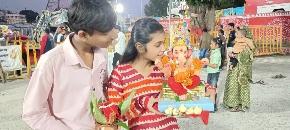 Bhopal Ready for Ganesh Visarjan: 13 cranes, 12 Poclain machines, and 184 divers deployed across 7 ghats; 1,66