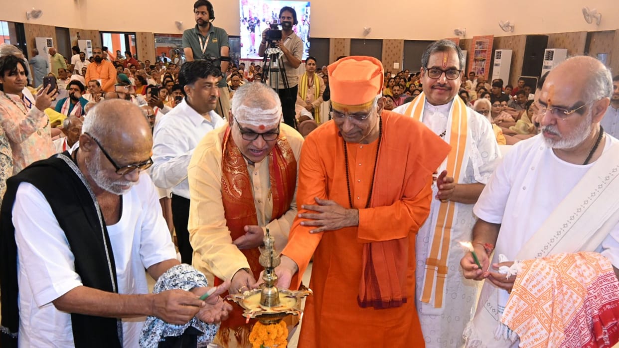 Morari Bapu in Kashi Manas expert Tulsi composed one Ramcharitmanas and Ramcharitmanas composed many Tulsis