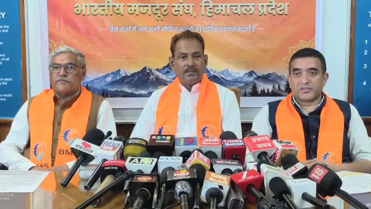 Shimla: Tourism Corporation Employees' Union launches protest; demands Chairman's removal.