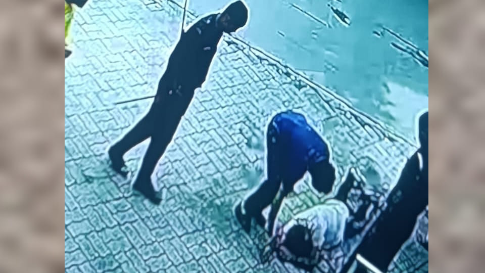 Kanpur: Patient's life saved thanks to the prompt action of the principal and the guard