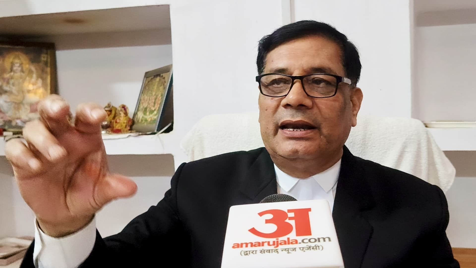 बार एसोसिएशन के अध्यक्ष कालिका प्रसाद मिश्रा।