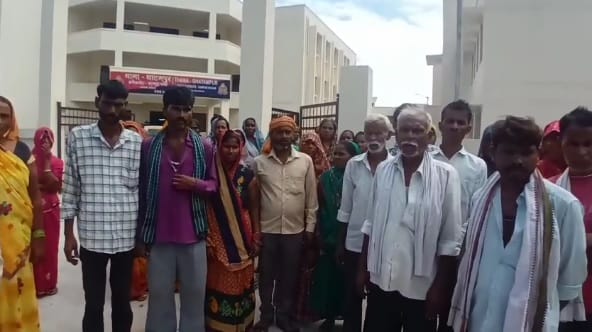 Kanpur No trace of two missing female students even after 48 hours villagers vent anger at police station
