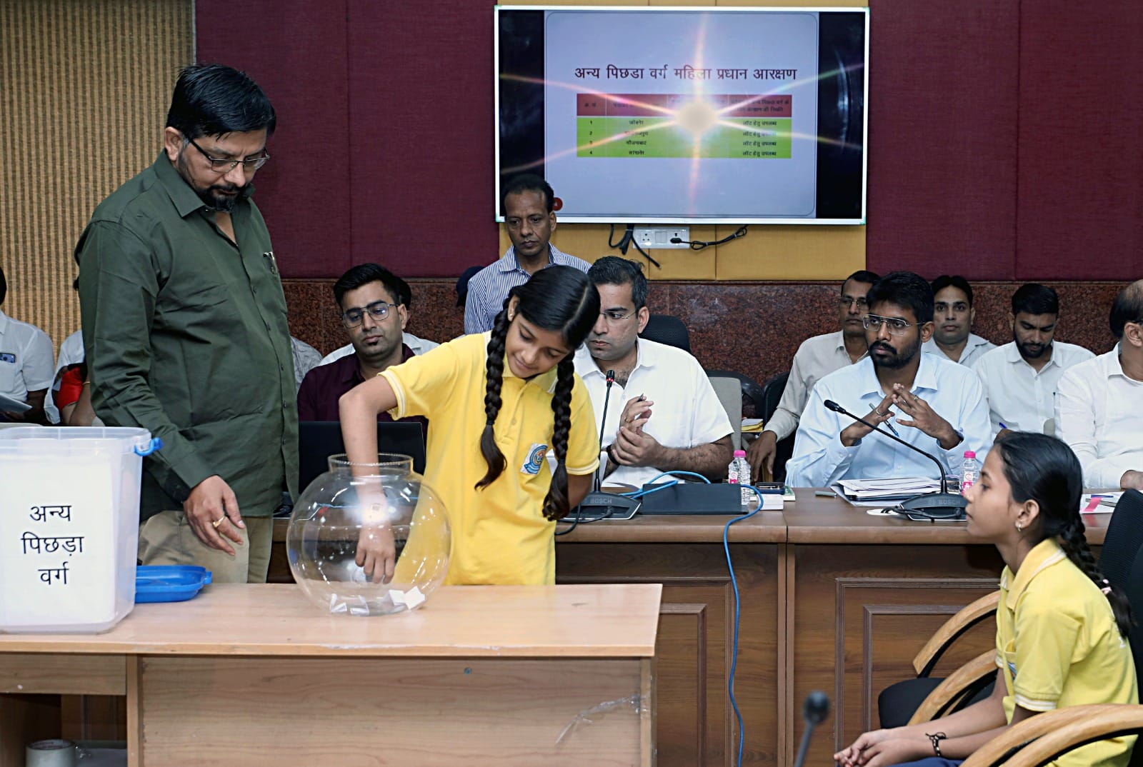 पंचायत चुनावों के लिए लॉटरी की प्रक्रिया