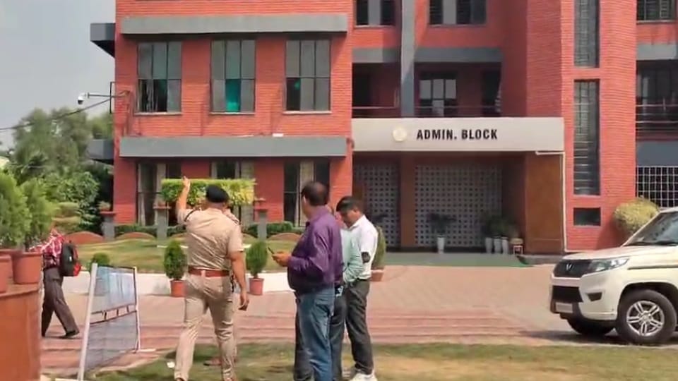 माैके पर पहुंची पुलिस