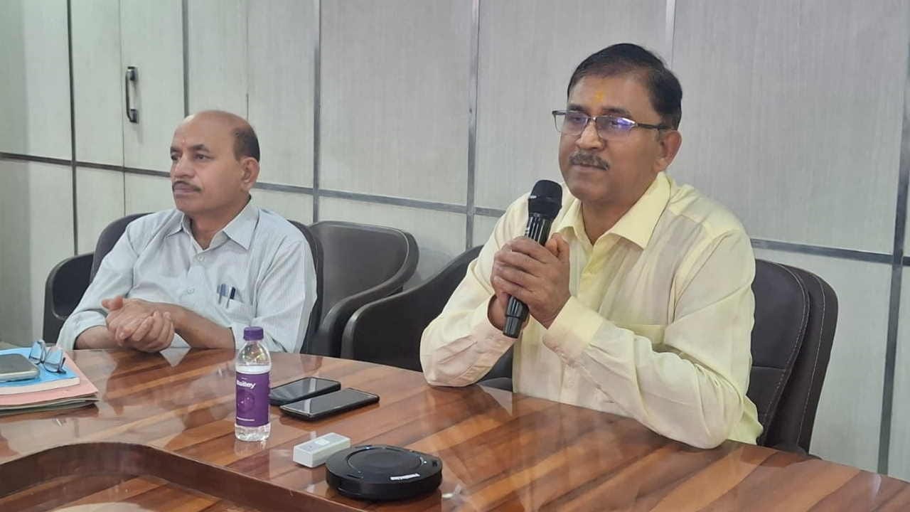 यूपीसीएल के एमडी पीसी ध्यानी की प्रेस वार्ता