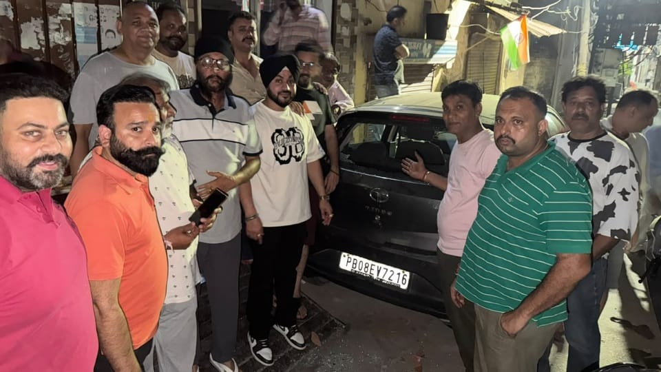 Attack on BJP leader ashwani atwal house in Jalandhar Car windows smashed late at night