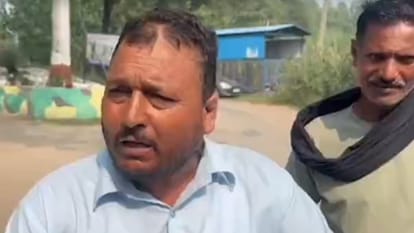 जानकारी देते ग्रामीण