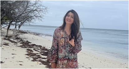 Toxic star yash out with family after wife shares photos from beach