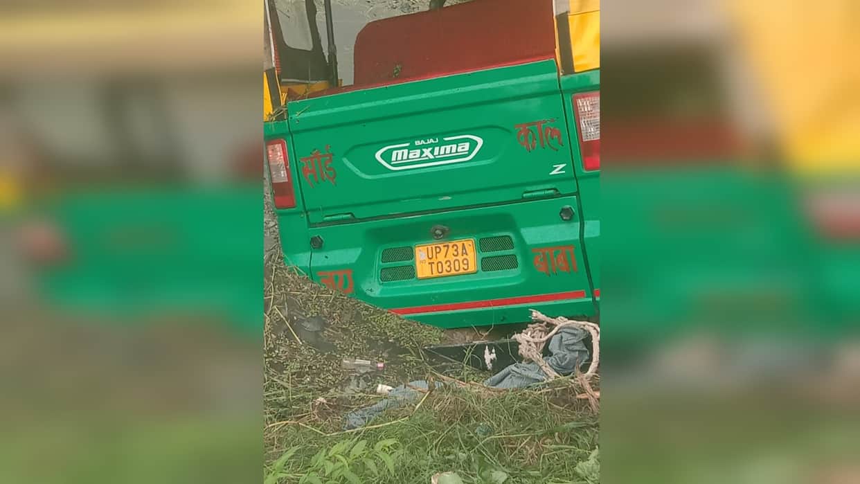 Auto-rickshaw packed with schoolchildren loses balance and overturns into a pond; major tragedy averted.