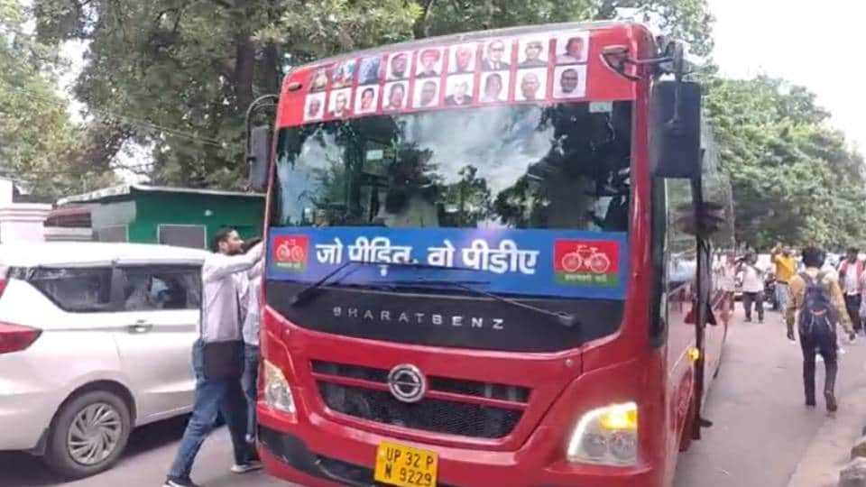 SP chief Akhilesh Yadav 'Samajwadi Rath' has set off from Lucknow for Raebareli