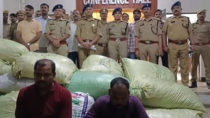 तस्करों की जानकारी देती पुलिस।