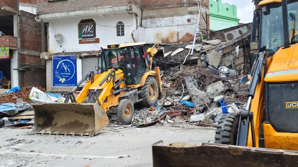 Varanasi Development Authority bulldozer razes illegal eatery