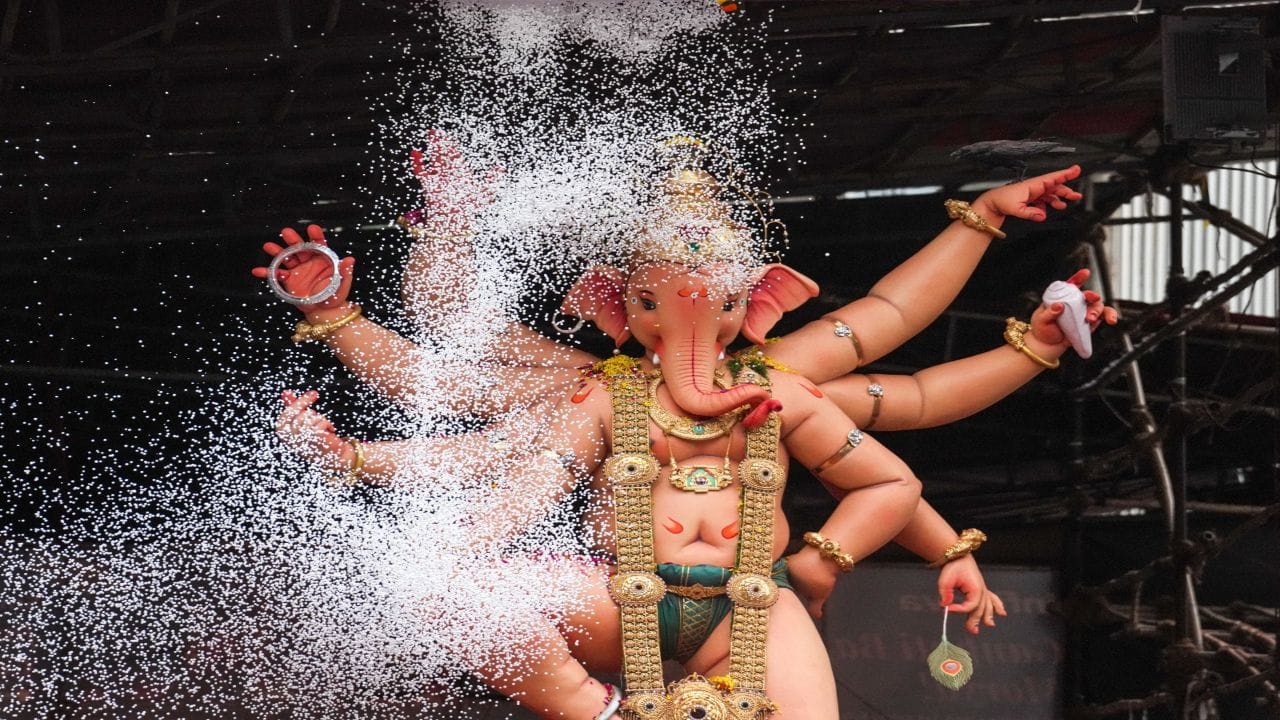 Come back soon next year: Bappa farewell amidst gulal, flowers cheers city resounds chants Ganpati Bappa Morya