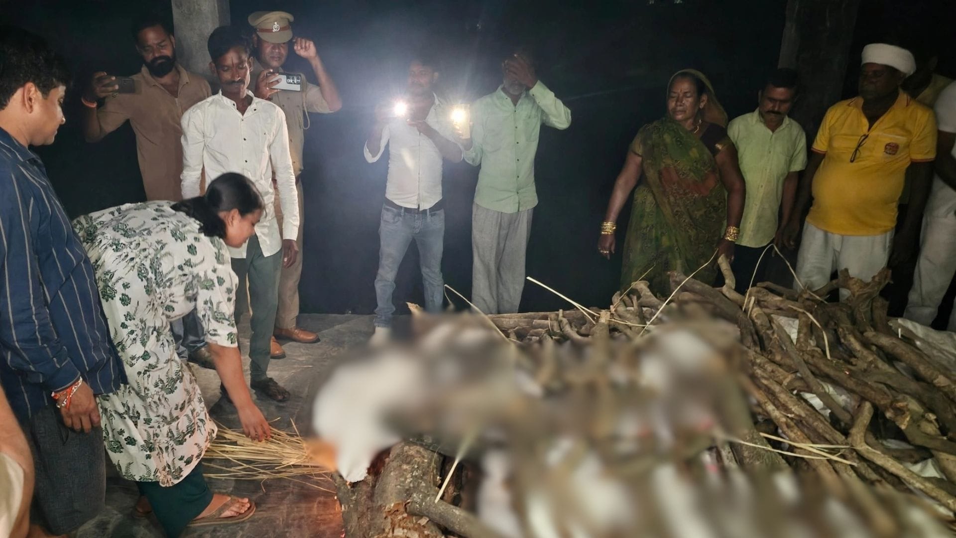 Azamgarh murder case no male member in arvind family niece performed last rites uncertainty post-funeral feast