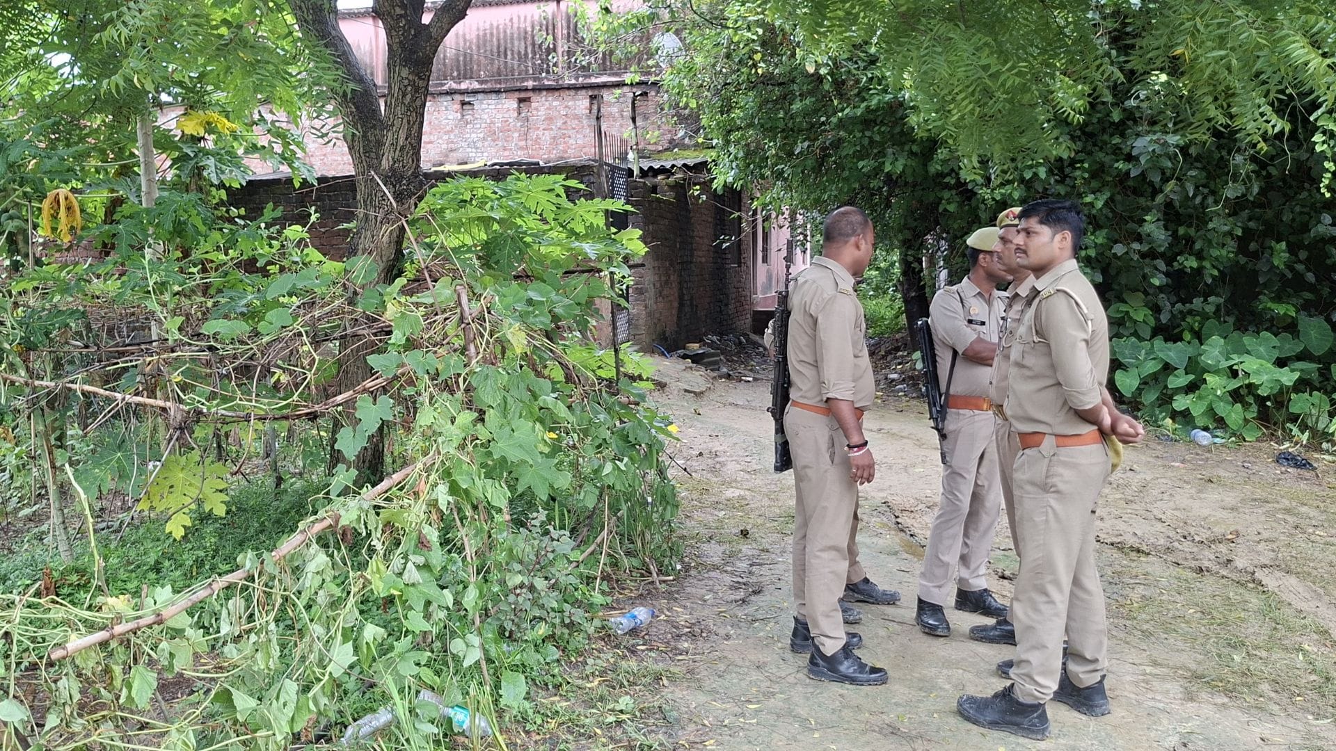 Azamgarh murder case no male member in arvind family niece performed last rites uncertainty post-funeral feast