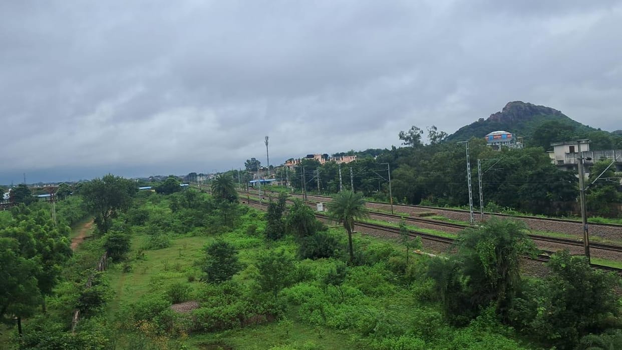 Jhansi: Rain accompanied by strong winds likely today and tomorrow.