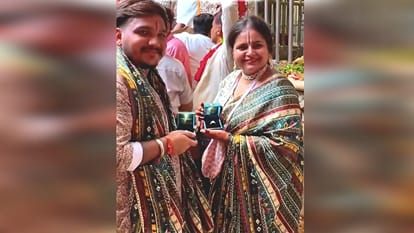 बांकेबिहारी मंदिर के वीआईपी कठघरे में रिंग सेरेमनी