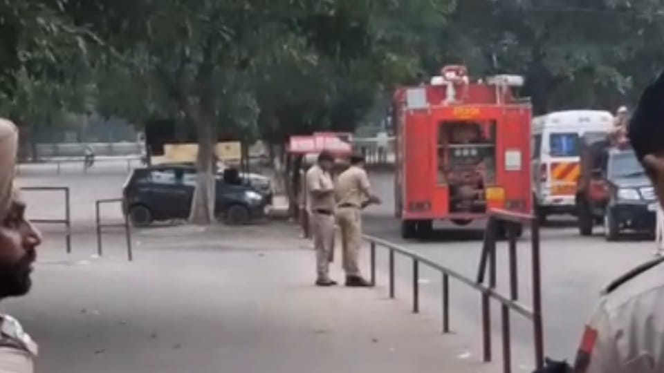 bomb threat call to Punjab and Haryana High Court Chandigarh PCR vehicle fire bridge ambulance