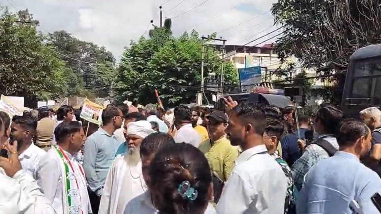 Congress Protest in Dehradun Party Leaders March to Secretariat Commission Chief Gyanesh Kumar Resignation