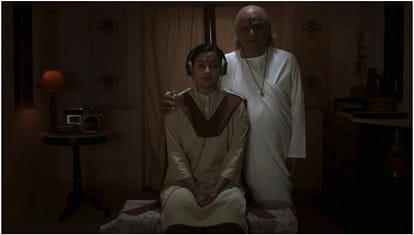 Hunkkaar the roar web series review and rating in hindi aneet padda and fatima sana shaikh with raghubir yadav