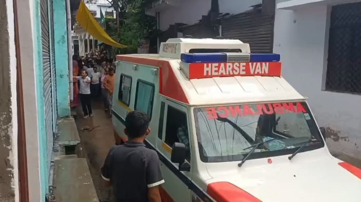 Hamirpur Mayank and Saroj die in Noida fire incident screams fill the air as their bodies arrive by ambulance