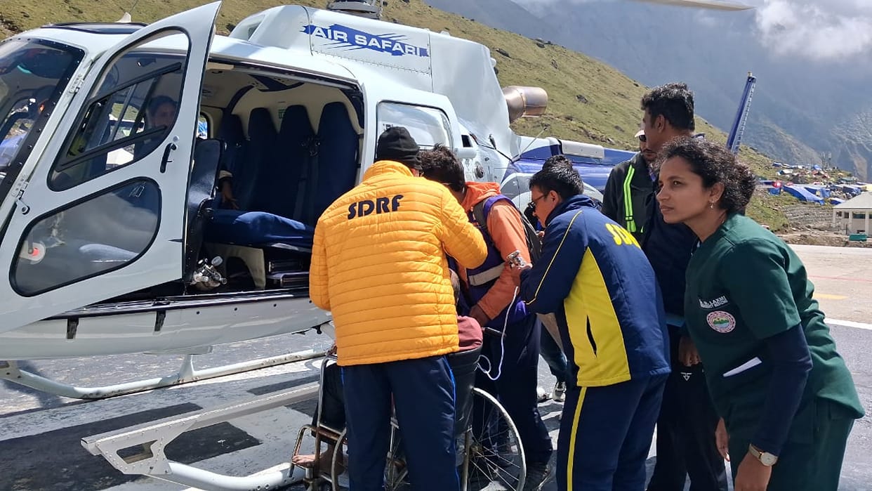 Kedarnath Dham Two Pilgrims Airlifted to AIIMS Rishikesh by Air Ambulance After Health Deteriorated Rudrapraya