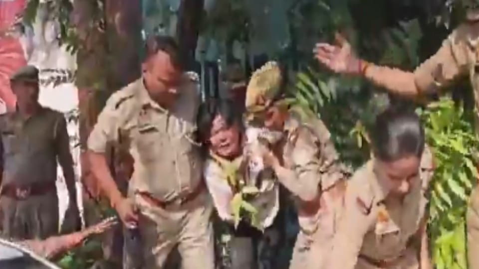 Woman Reaches SSP Office with Knife, Threatens Self-Harm; Police Calmly Take Control