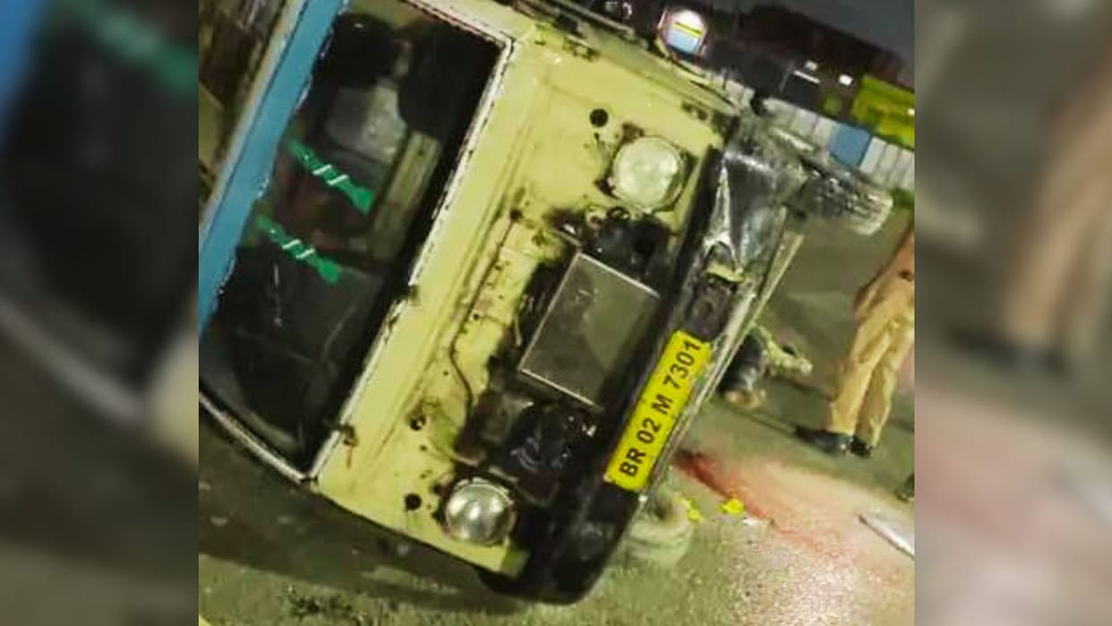 Tragic accident in Chandauli Magic vehicle overturns out of control highway driver dies after pain