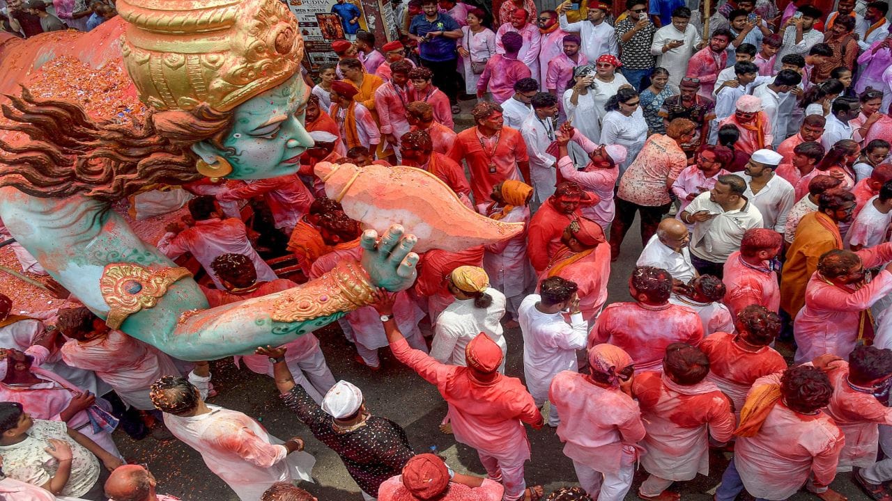 Come back soon next year: Bappa farewell amidst gulal, flowers cheers city resounds chants Ganpati Bappa Morya
