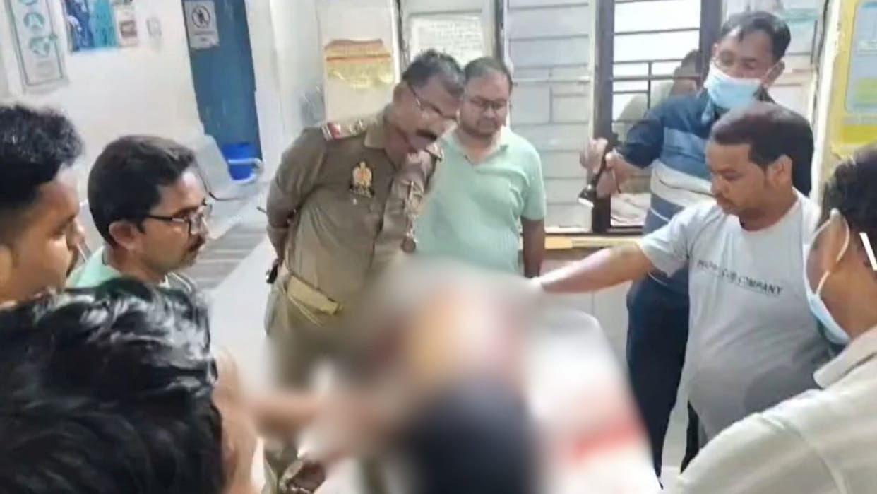 UP news UBI branch manager kills himself by shooting inside car suicide note found in jaunpur