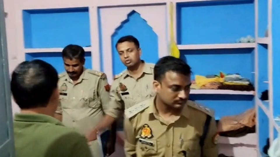 Thieves Climb Tree to Enter Army Man's House Steal Jewellery Worth 50 Lakh