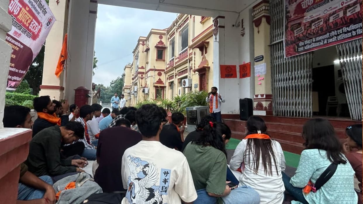 BHU Students openly expressed their views at an open mic event at BHU amidst heavy rain in varanasi
