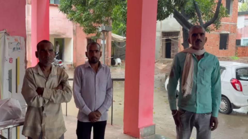 Mud wall collapse due to continuous rain in Sitapur youth dies after being trapped under debris