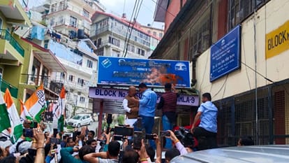 शिमला में कांग्रेस का प्रदर्शन।