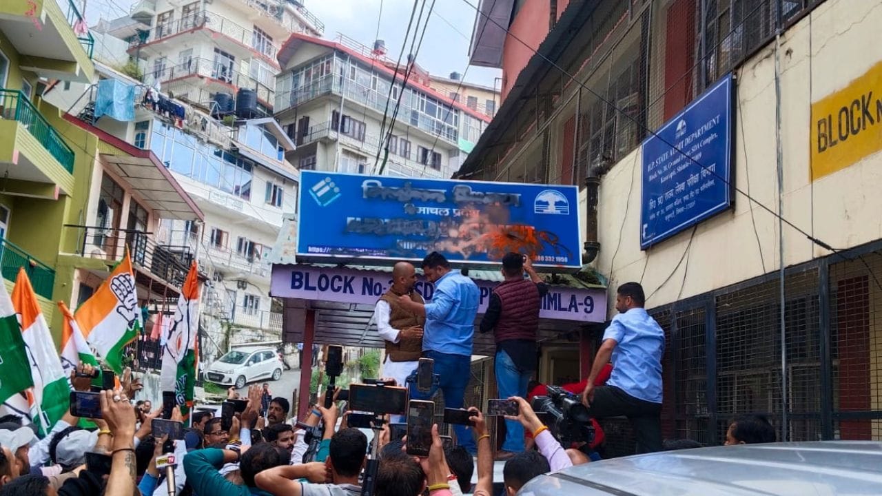 शिमला में कांग्रेस का प्रदर्शन।