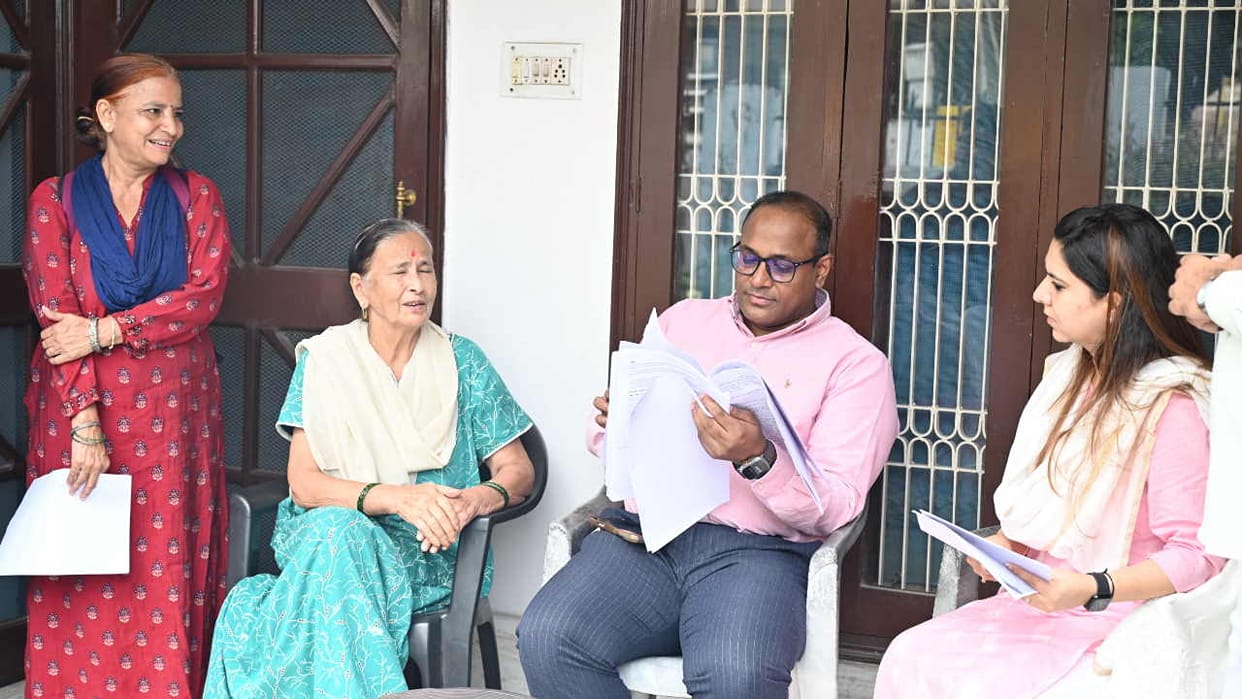 Dehradun Voter List Revision Chief Electoral Officer BVR Purushottam Reviews Documents in Raipur