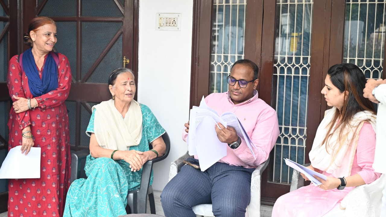मुख्य निर्वाचन अधिकारी डॉ बी.वी.आर.सी. पुरुषोत्तम