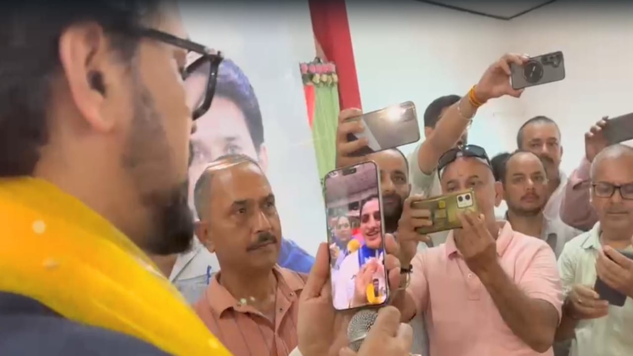 अनुराग ठाकुर ने महिला कबड्डी टीम से वीडियो कॉल पर की बात।