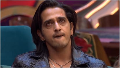 Salman khan Bash Manoj Tiwari Daughter Rhiti Tiwari In Bigg Boss Weekend Ka Vaar Praise Qazi And Uditi