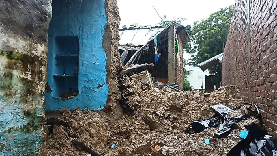 Amid continuous rainfall in UP 53 people died in various incidents high alert has been issued across state