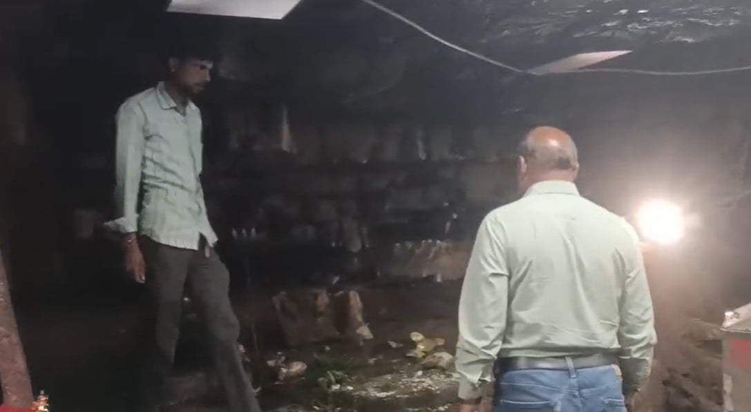 चित्रकूट में भारी बारिश का कहर: गुप्त गोदावरी गुफा में बढ़ा पानी का रिसाव, मूर्तिया हुई खंडित; प्रवेश हुआ बंद