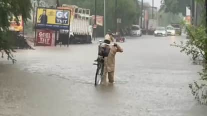 Heavy rainsfall in Chhattisgarh: govt schools closed, alerts issued for these districts